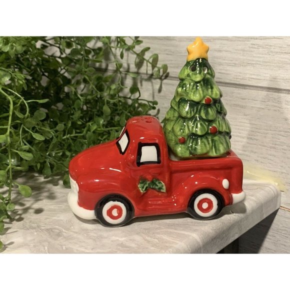 Red Pickup Truck With Christmas Tree Holiday Decor Salt & Pepper Shaker Set D5 - Picture 1 of 7